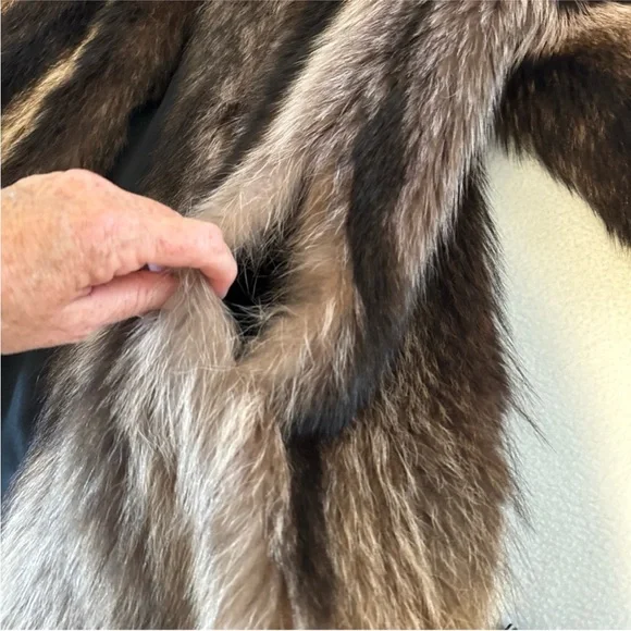 DION FURS Chicago fur size 12-14 Large - Picture 12 of 12